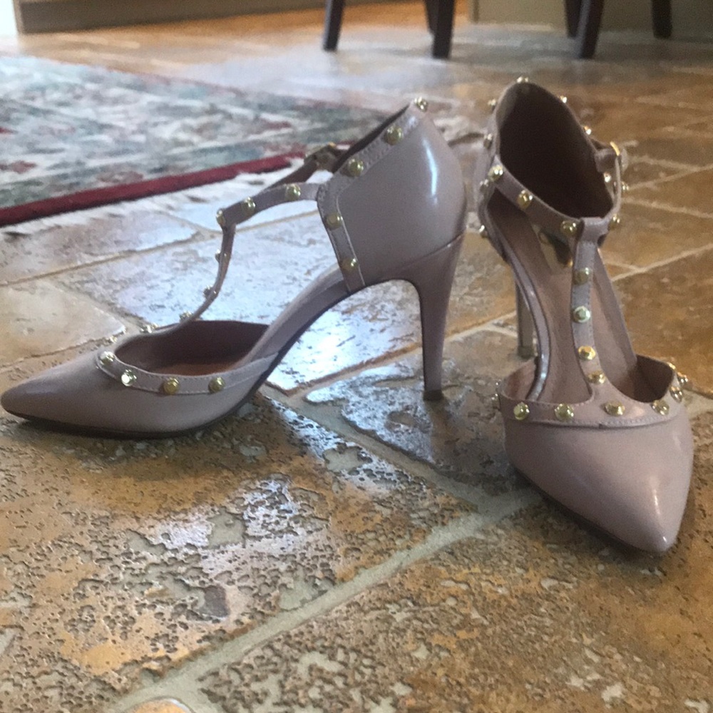 Halogen Size 7.5 blush studded point toe heels